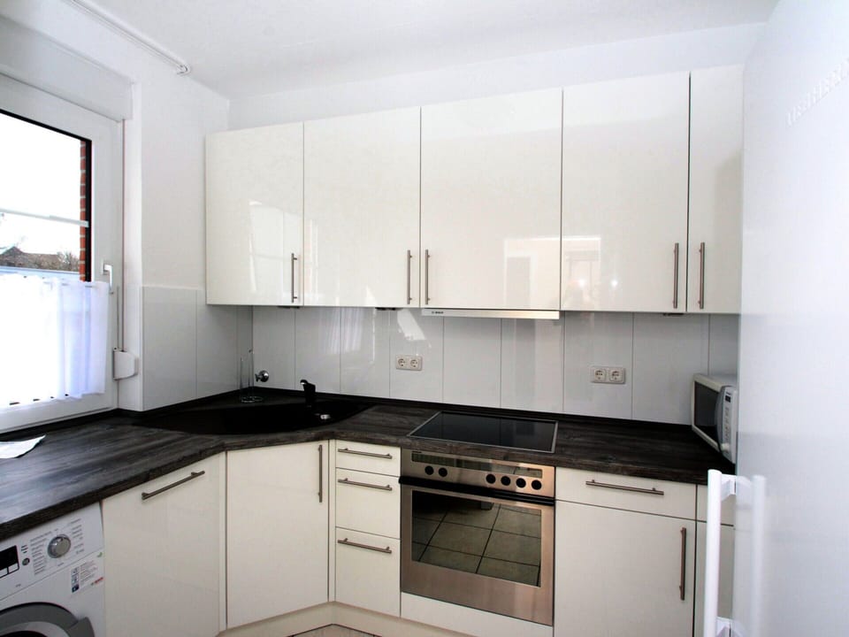 Bungalow | Private kitchen | Electric kettle, toaster