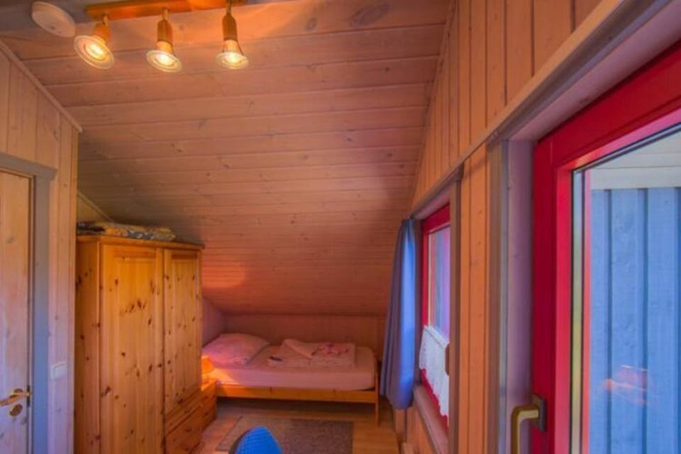 House | 3 bedrooms, individually furnished