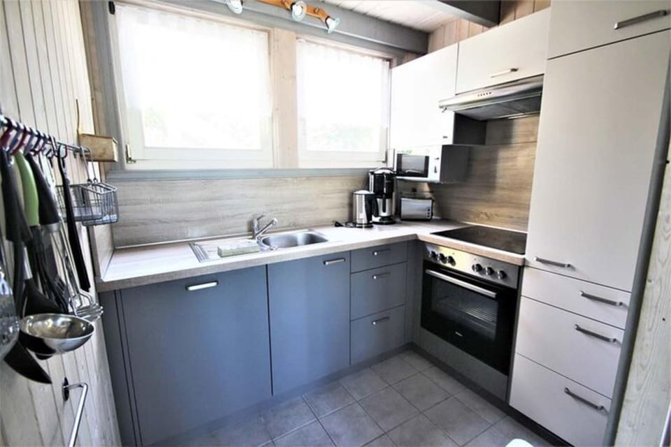 House | Private kitchen | Electric kettle, toaster, highchair