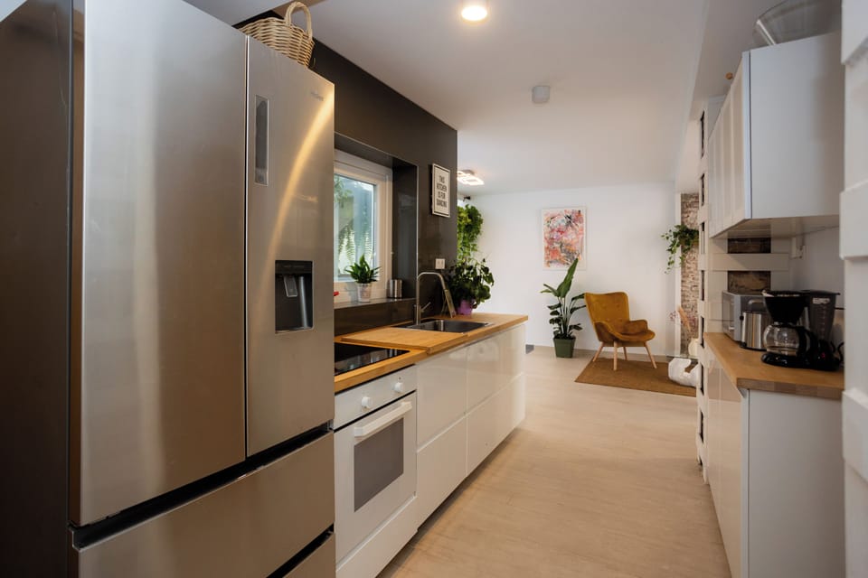 Deluxe Villa, City View | Private kitchen | Fridge, microwave, oven, stovetop
