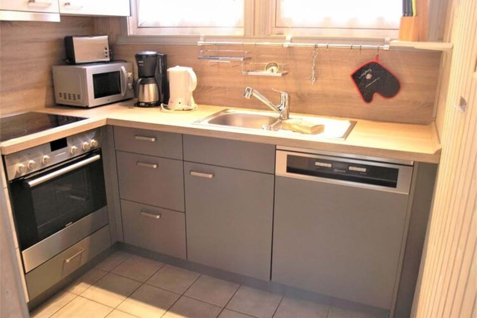 House | Private kitchen | Electric kettle, toaster, highchair