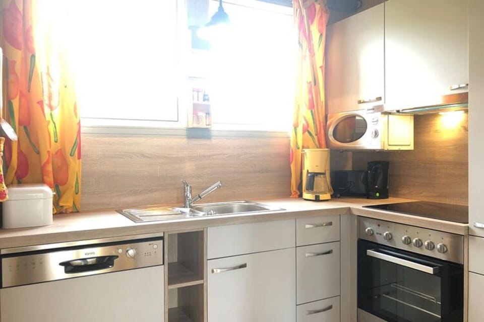 House | Private kitchen | Electric kettle, toaster, highchair