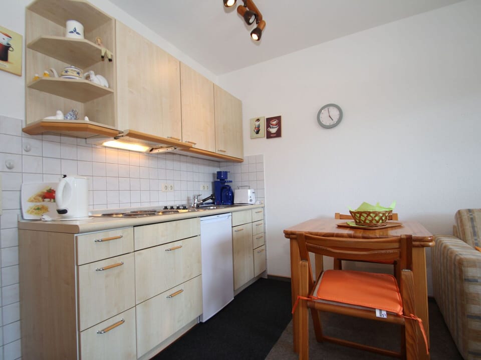 Apartment | Private kitchen | Electric kettle, toaster