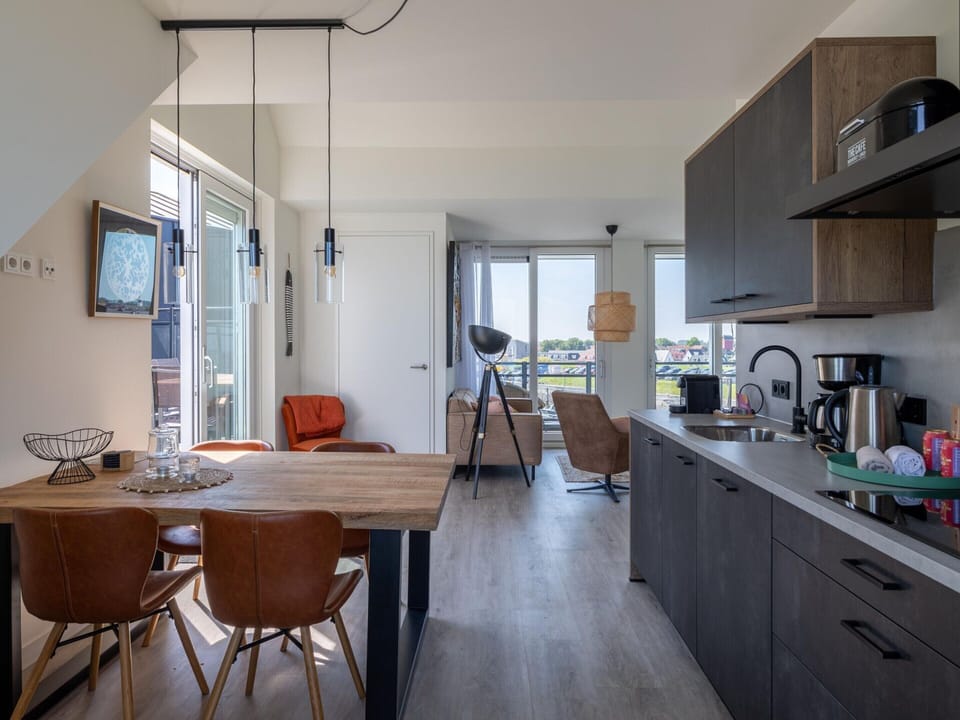 Apartment | Private kitchen | Electric kettle, toaster, cookware/dishes/utensils