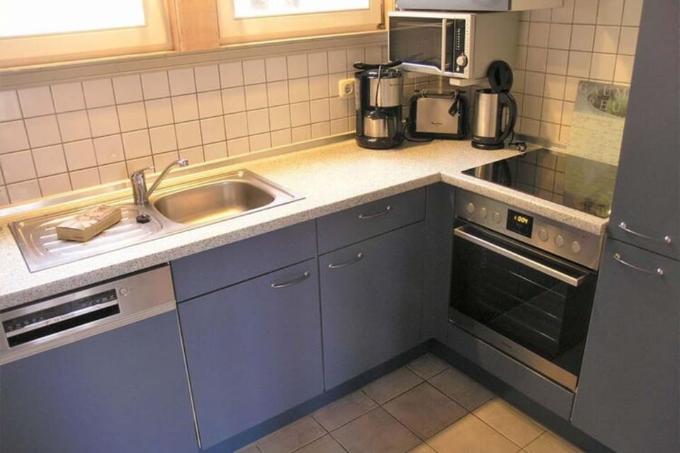 House | Private kitchen | Electric kettle, toaster, highchair