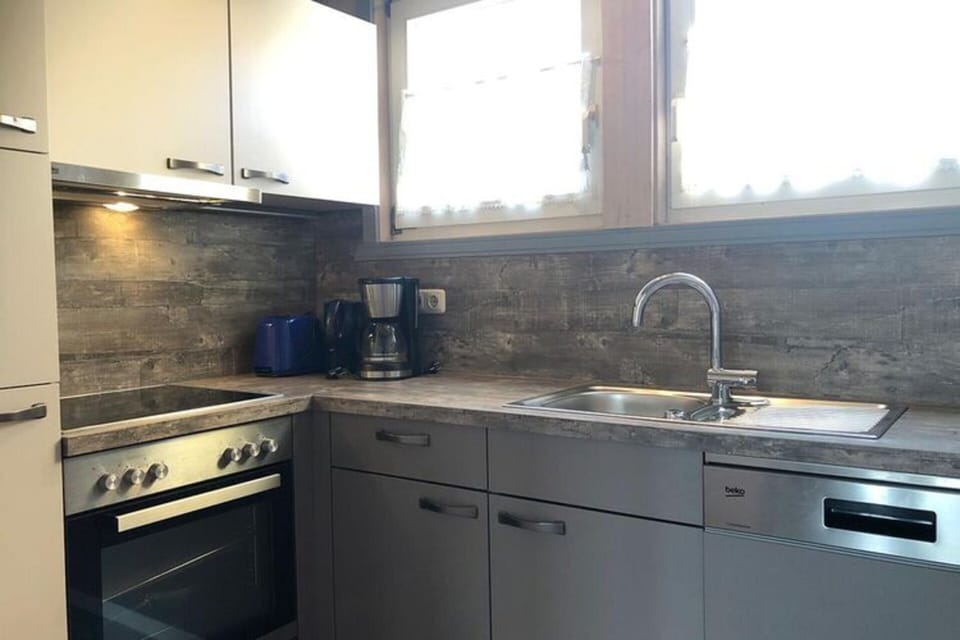 House | Private kitchen | Electric kettle, toaster, highchair
