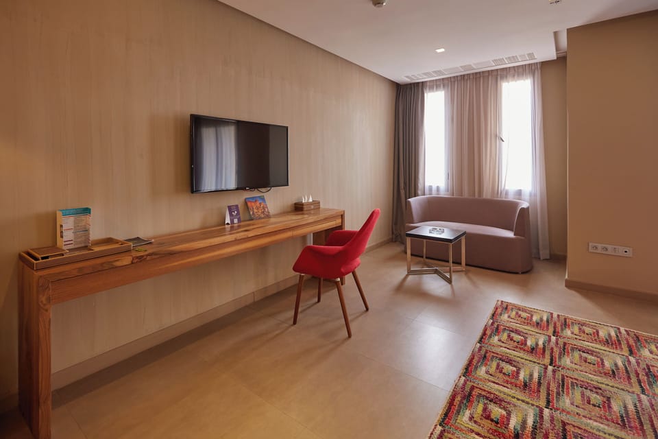 Junior Suite | Egyptian cotton sheets, premium bedding, memory foam beds, minibar