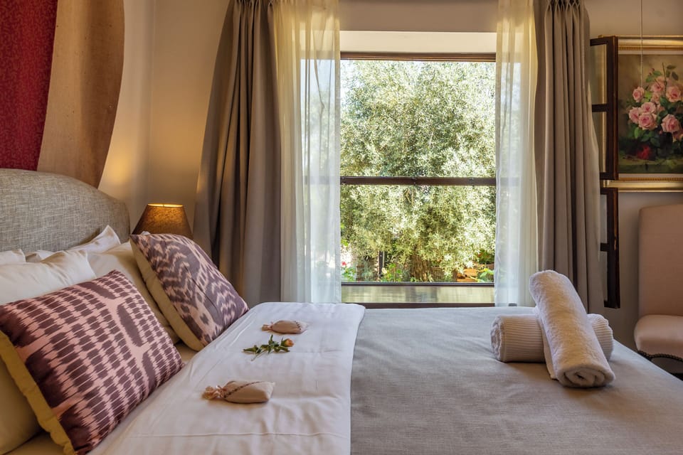 Mansion, Vineyard View | Minibar, in-room safe, soundproofing, free WiFi