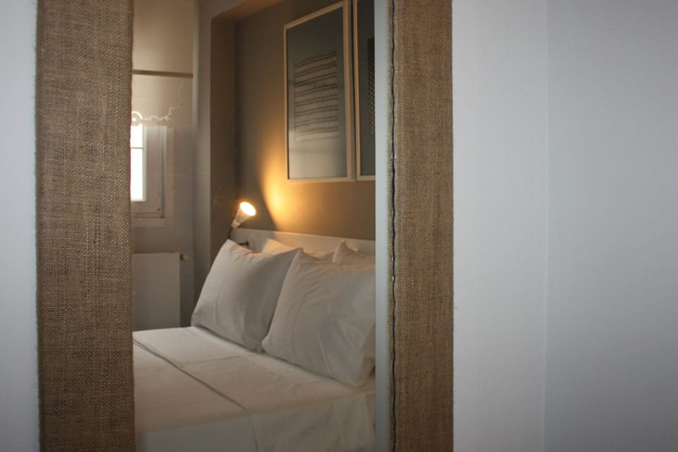 Deluxe Room | Premium bedding, minibar, individually decorated, free WiFi