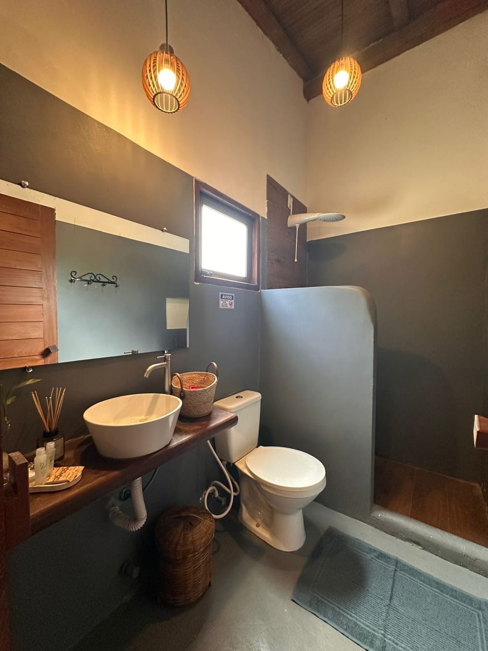 Exclusive Double Room | Bathroom | Shower, hair dryer, towels, soap