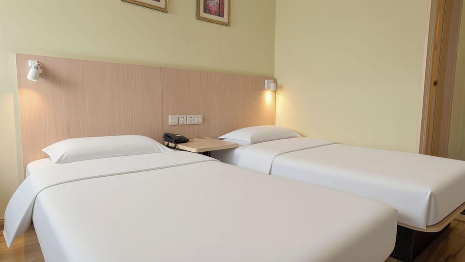 Economy Twin Room | WiFi (free)