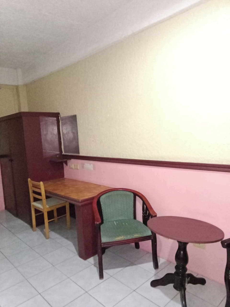 Basic Room | In-room dining