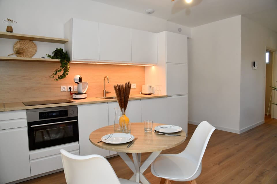 Apartment, Pool View | Private kitchen