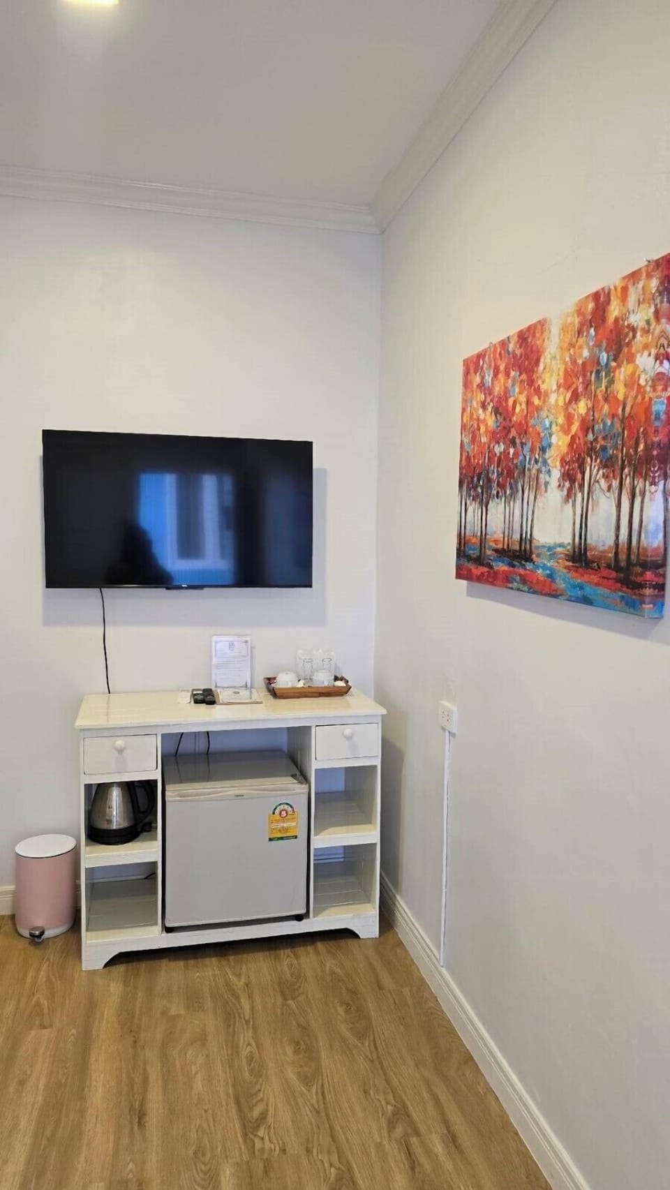 Deluxe King Room | Desk, WiFi (free), bed sheets