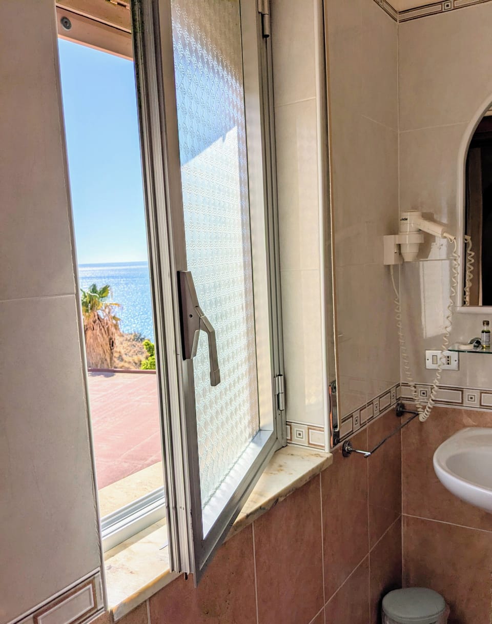 Double Room Single Use, Balcony, Partial Sea View | Desk, iron/ironing board, free WiFi