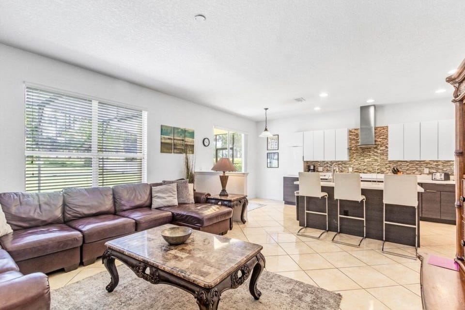 Villa, 6 Bedrooms | Living area