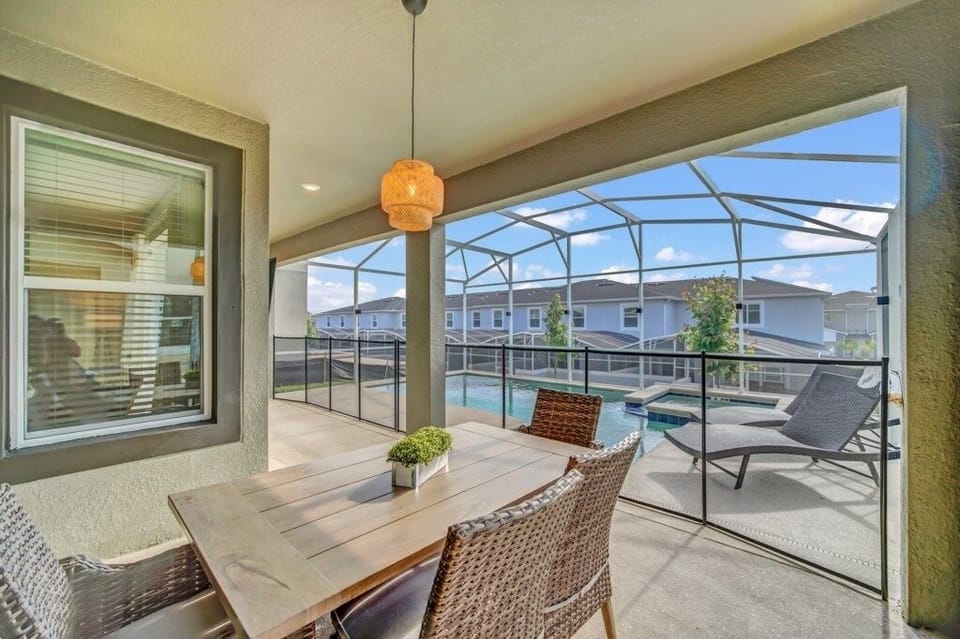 Villa, 6 Bedrooms | Outdoor dining