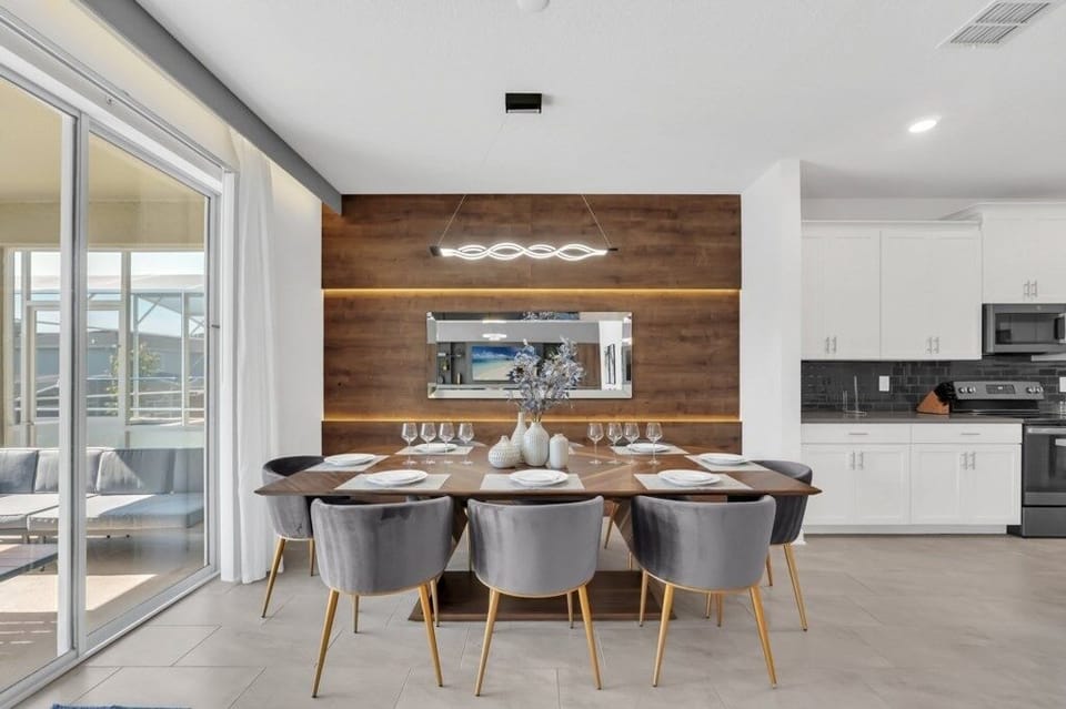 Villa, 6 Bedrooms | Dining