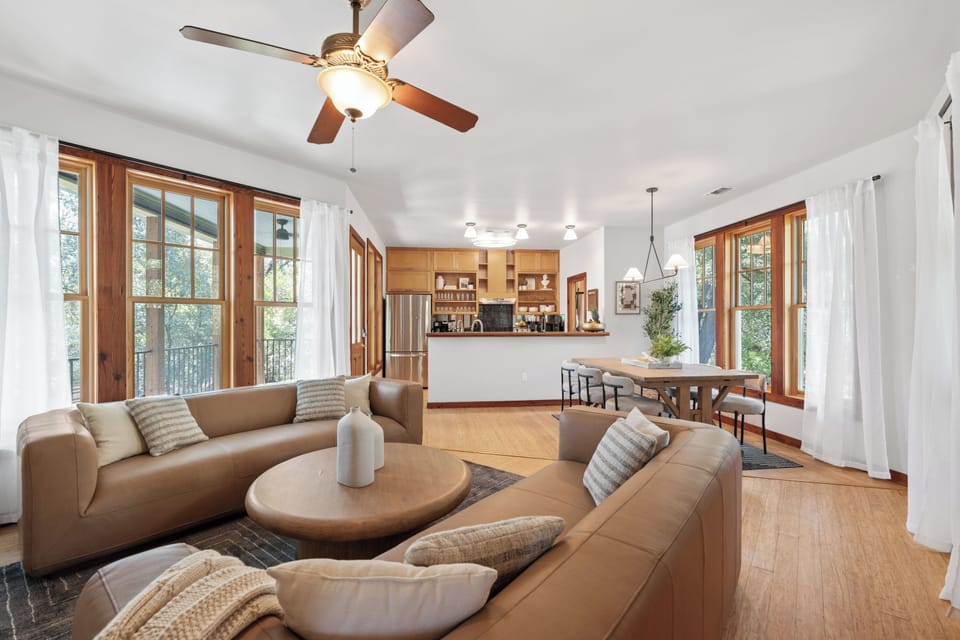 Comfort House, City View | Living area | TV
