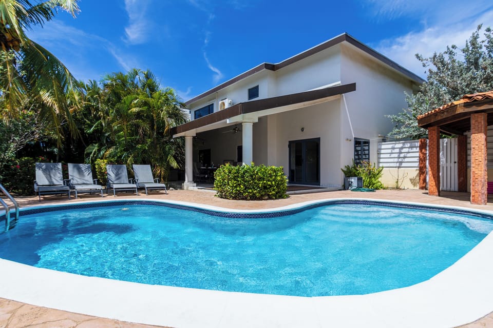 House (6 Bedrooms) | Front of property