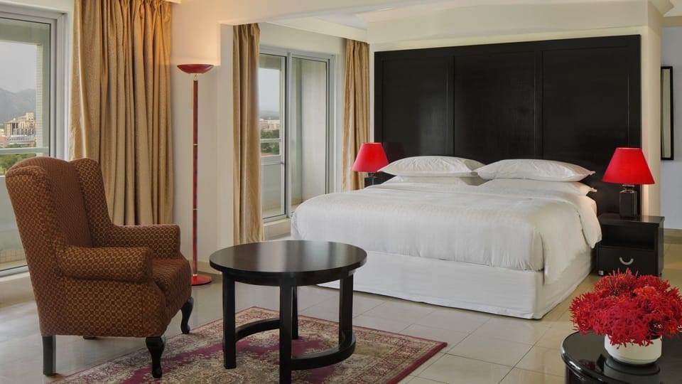 Junior Room, City View | Desk, laptop workspace, free WiFi