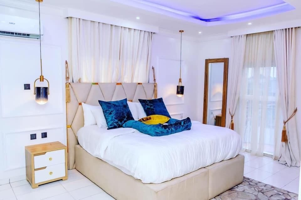Classic Room, City View | Desk, laptop workspace, free WiFi