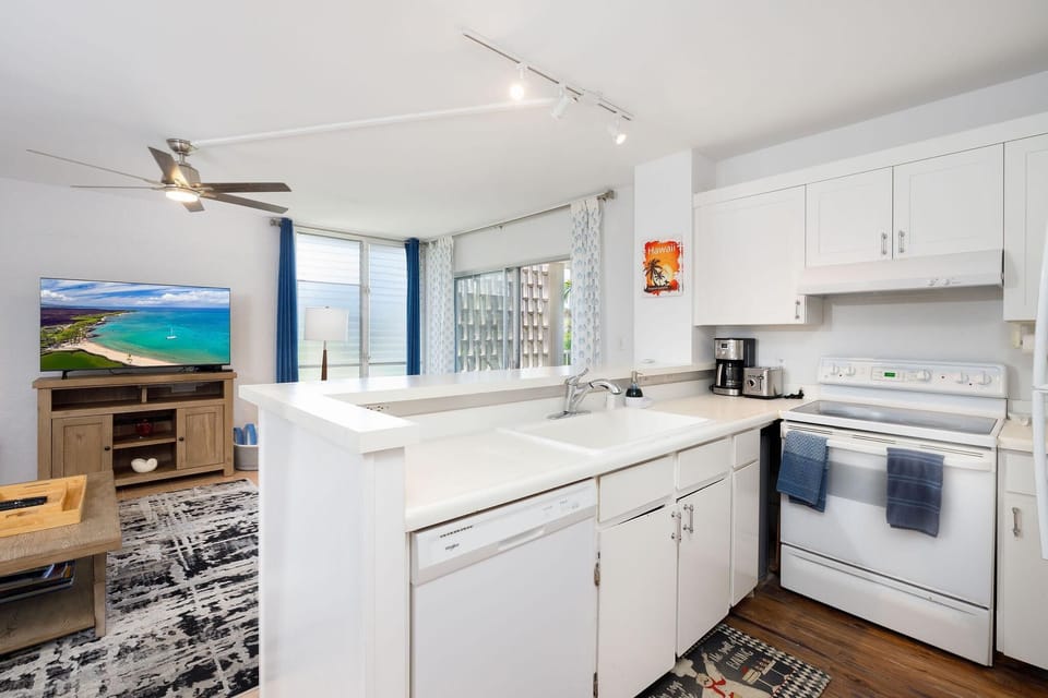 Condo, 1 King Bed with Sofa bed (Alii Villas#304 Top Floor Condo with ) | Private kitchen
