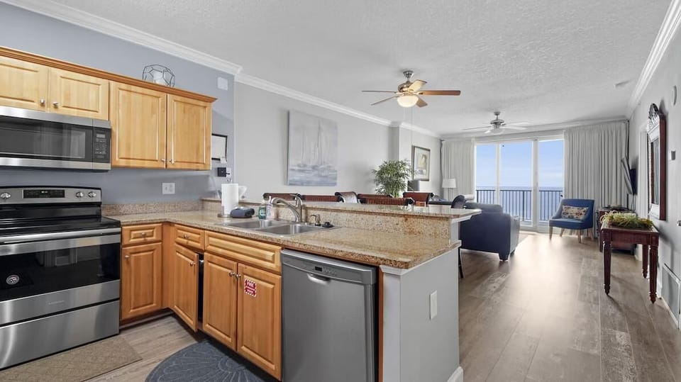 Condo, Multiple Beds (Emerald Isle Resort 2305) | Private kitchen | Oven, toaster