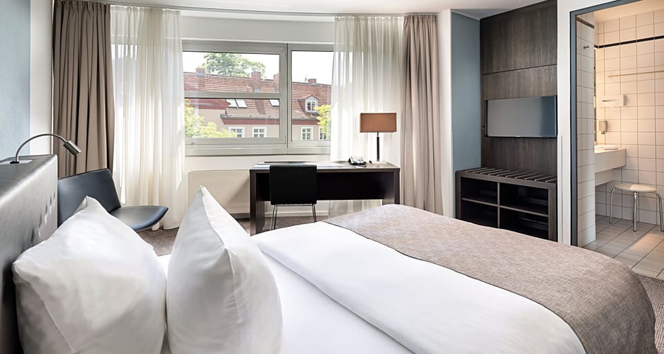 Comfort Single Room | Hypo-allergenic bedding, desk, blackout drapes, soundproofing