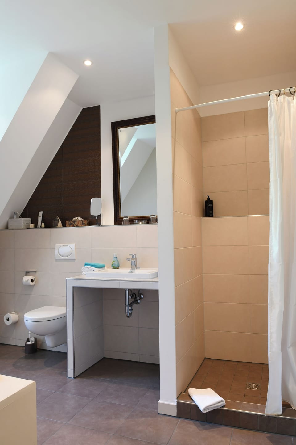 Classic Double Room | Bathroom | Separate tub and shower, hair dryer, heated floors, towels