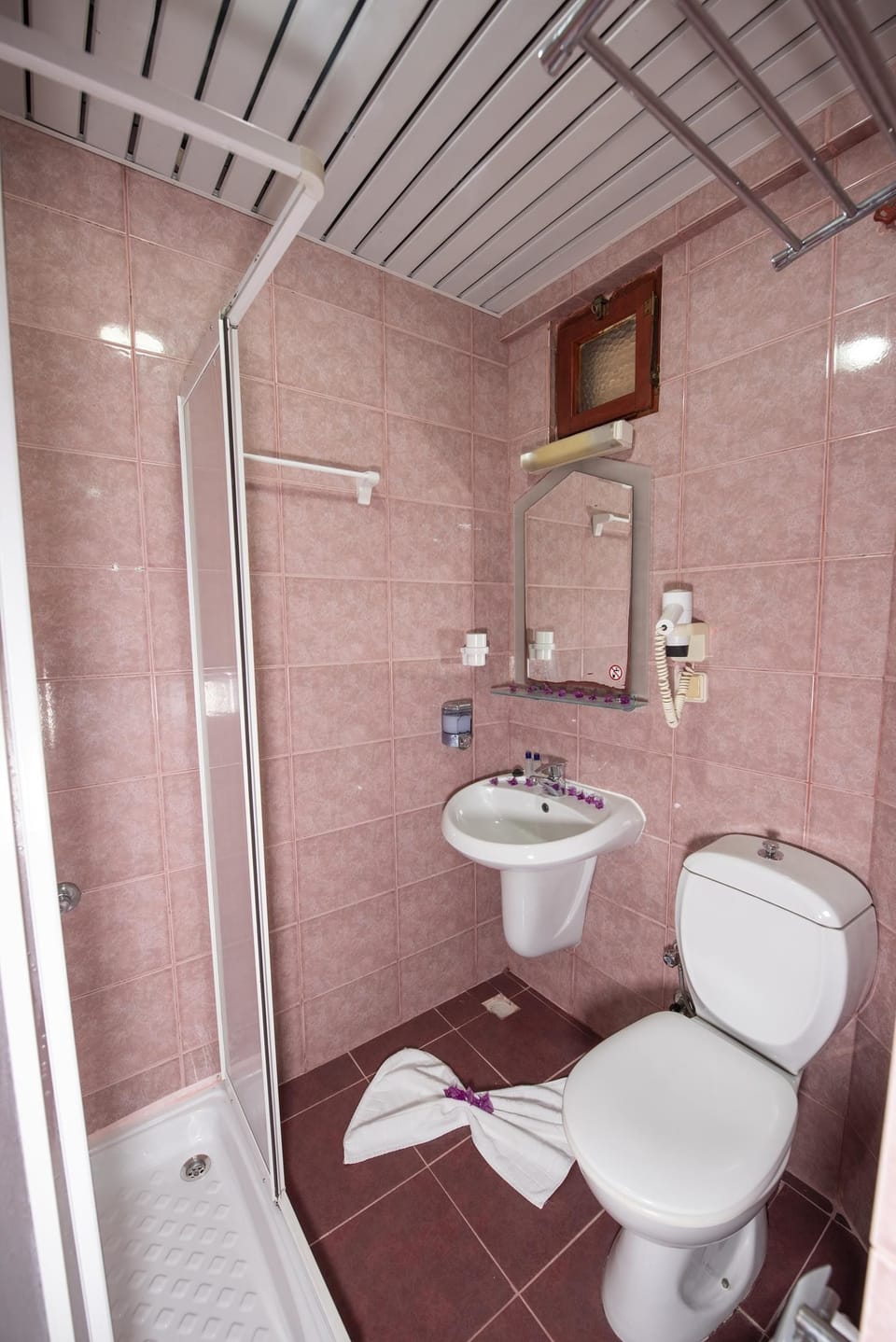 Standard Double or Twin Room, 1 Queen Bed | Blackout drapes, soundproofing, iron/ironing board, free WiFi