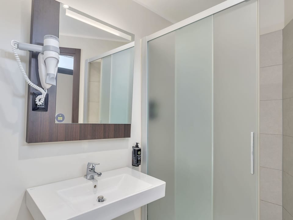 Shower, free toiletries, hair dryer, towels
