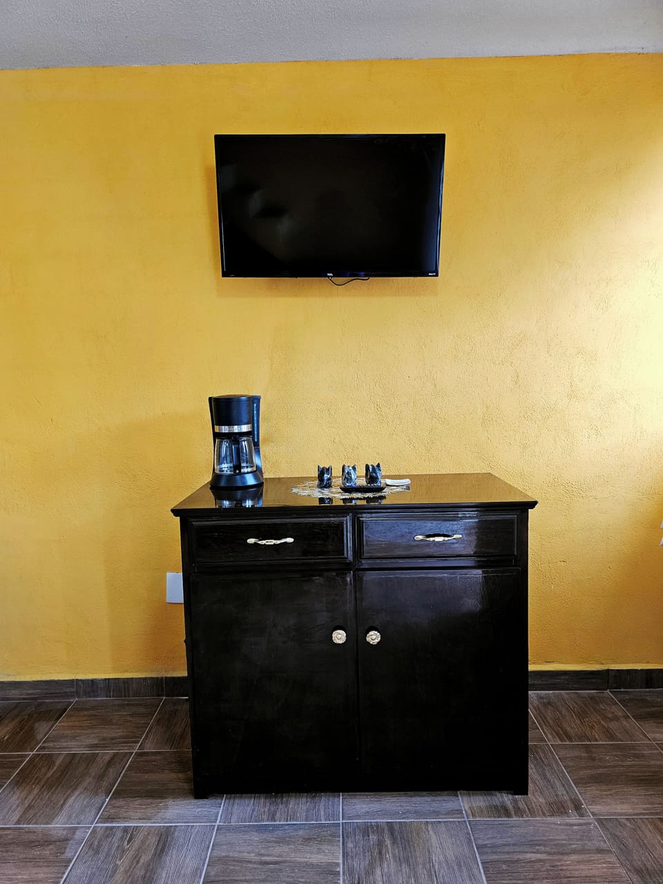 Basic House, Patio | Living area | Flat-screen TV