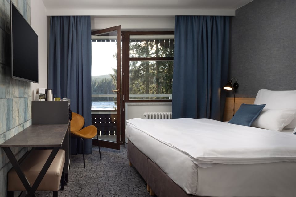 Deluxe Double or Twin Room | In-room safe, desk, laptop workspace, blackout drapes