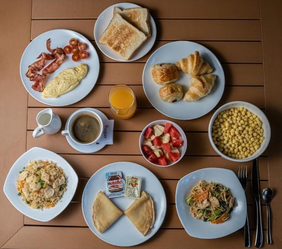 Free daily cooked-to-order breakfast
