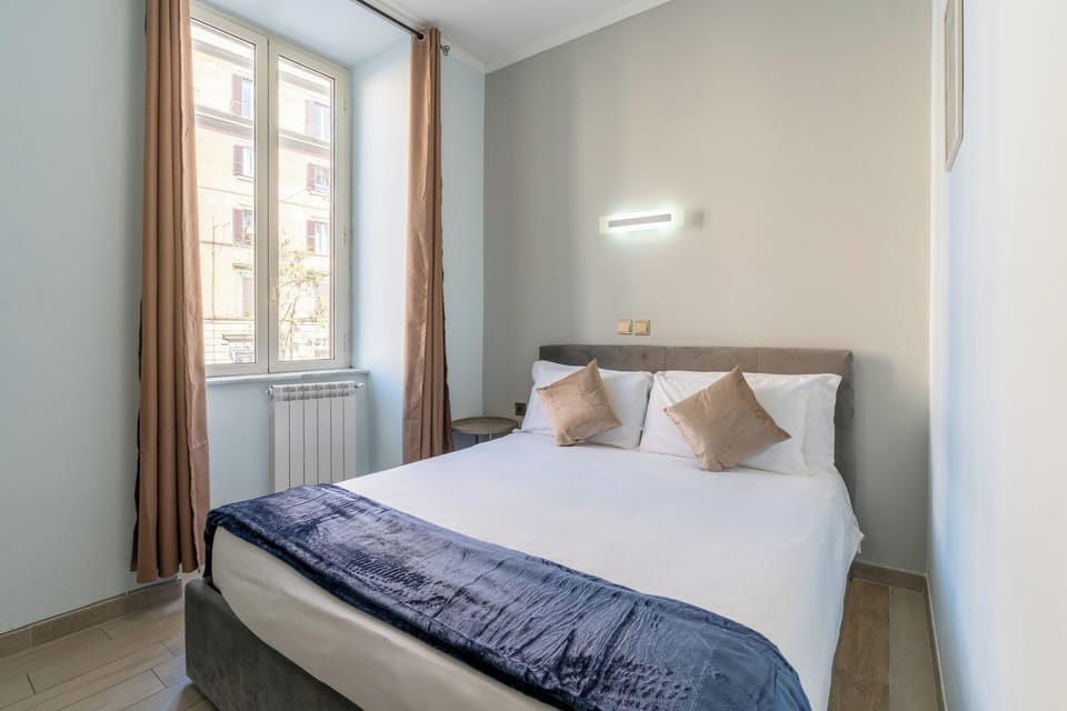 Economy Room | Down comforters, in-room safe, desk, soundproofing
