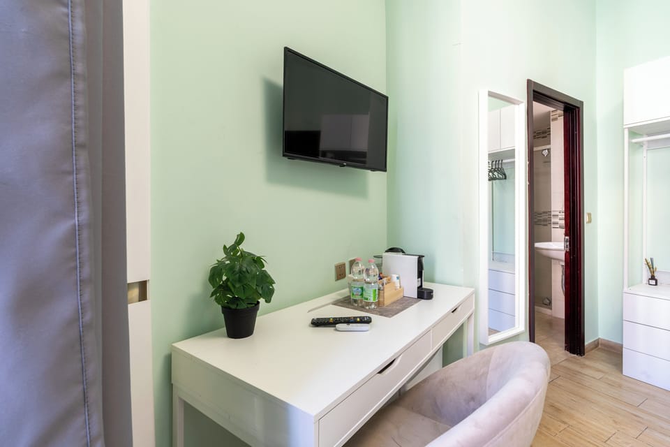 Twin Room | Down comforters, in-room safe, desk, soundproofing