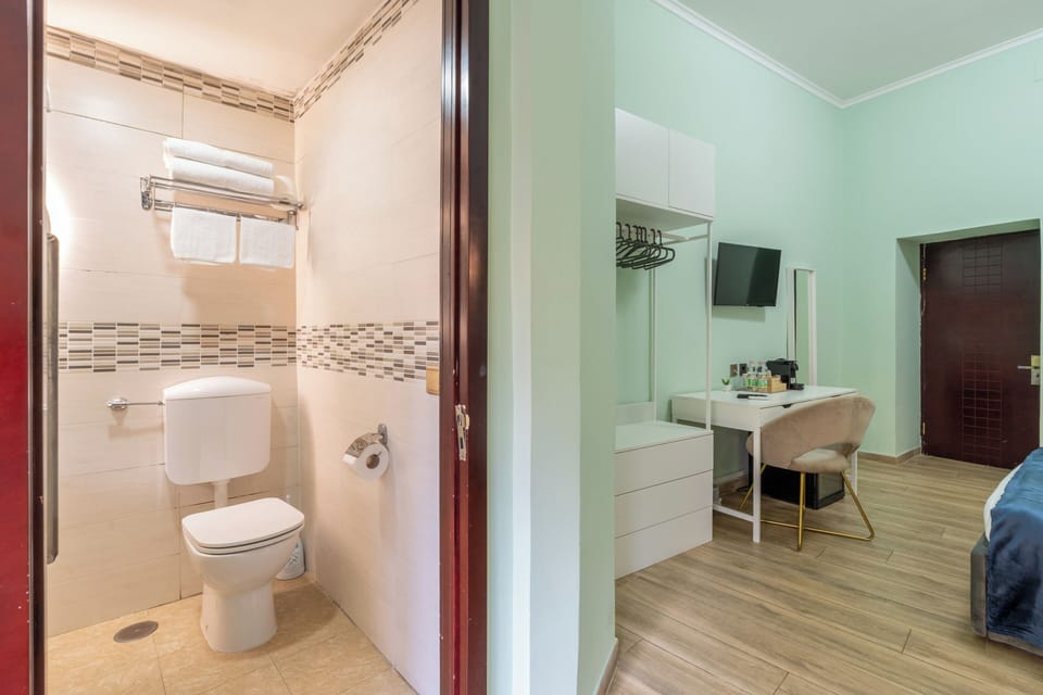 Standard Room | Down comforters, in-room safe, desk, soundproofing