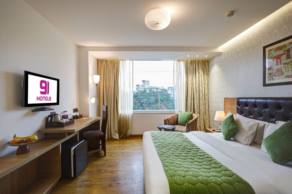 Deluxe Room | Desk, iron/ironing board, free WiFi