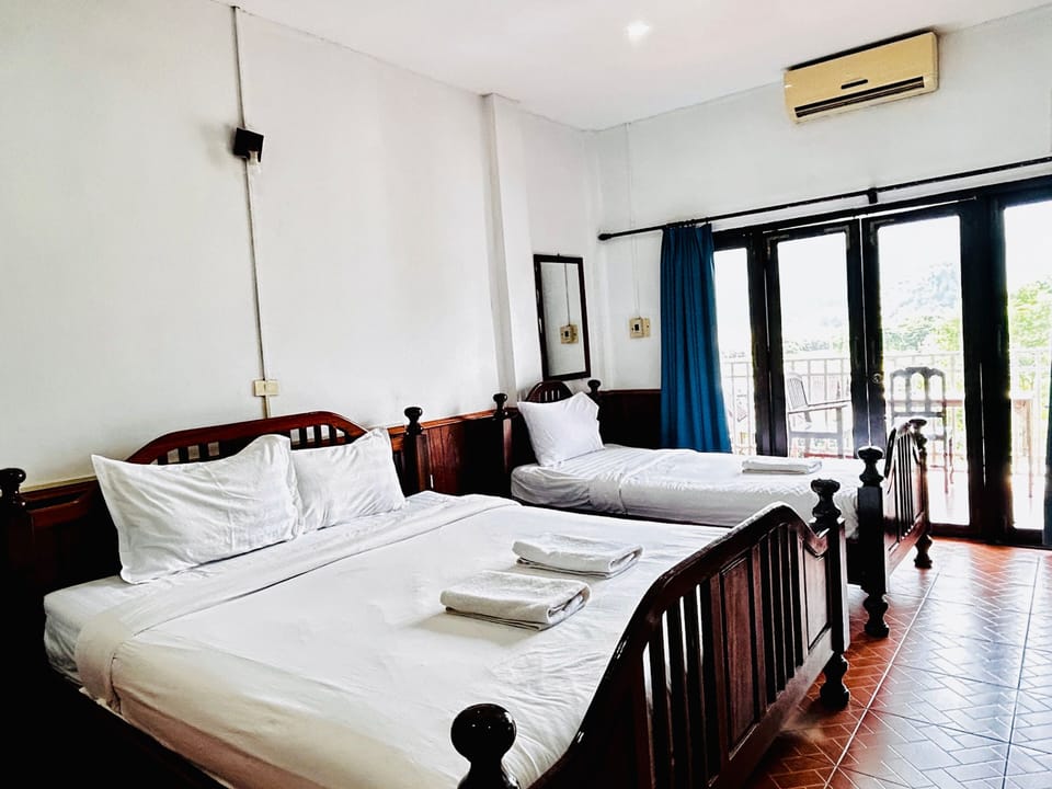 Deluxe Triple Room, Mountain View | Desk, free WiFi, bed sheets