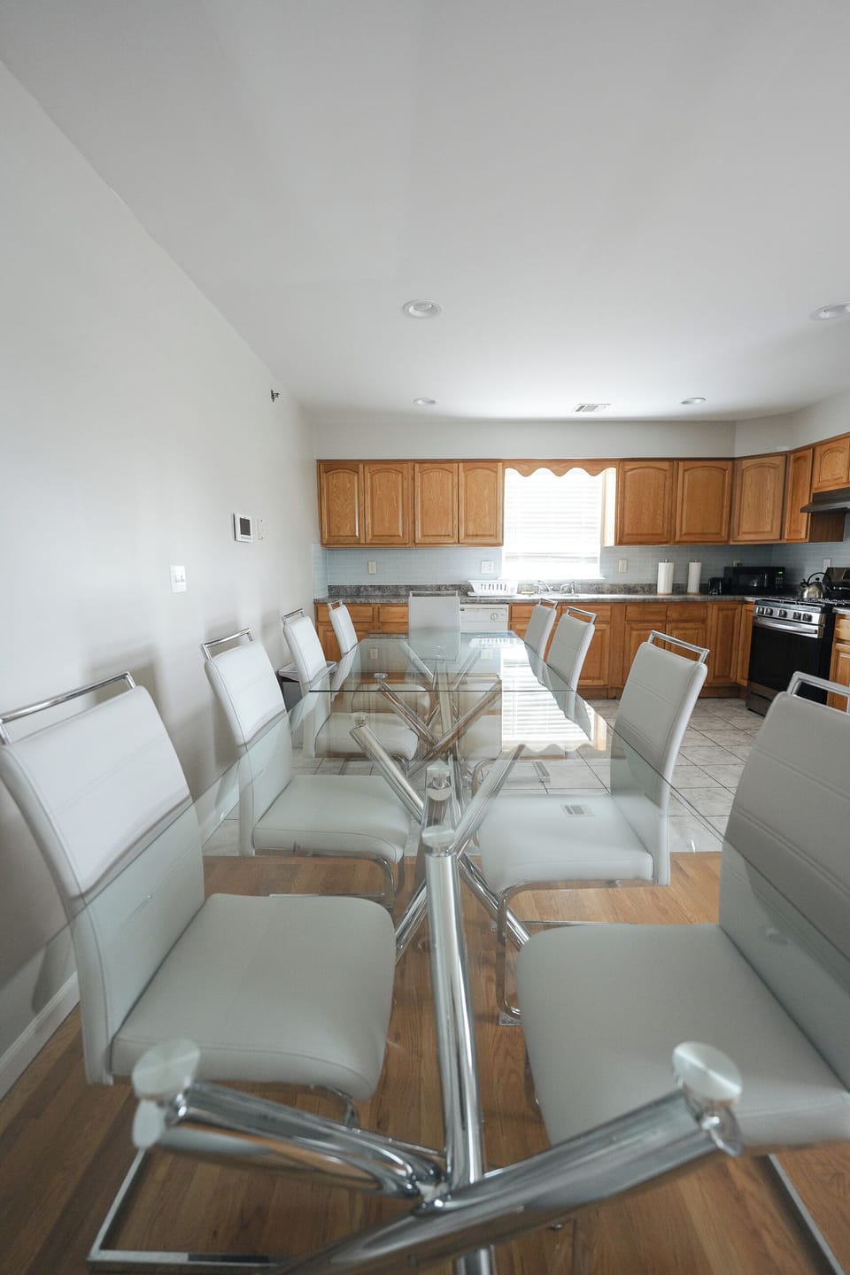 Apartment, 4 Bedrooms, Balcony, City View | Dining room