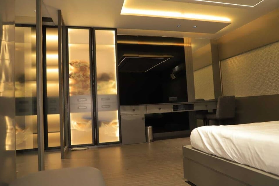 Deluxe Double Room, Balcony, Garden View | Desk, free WiFi