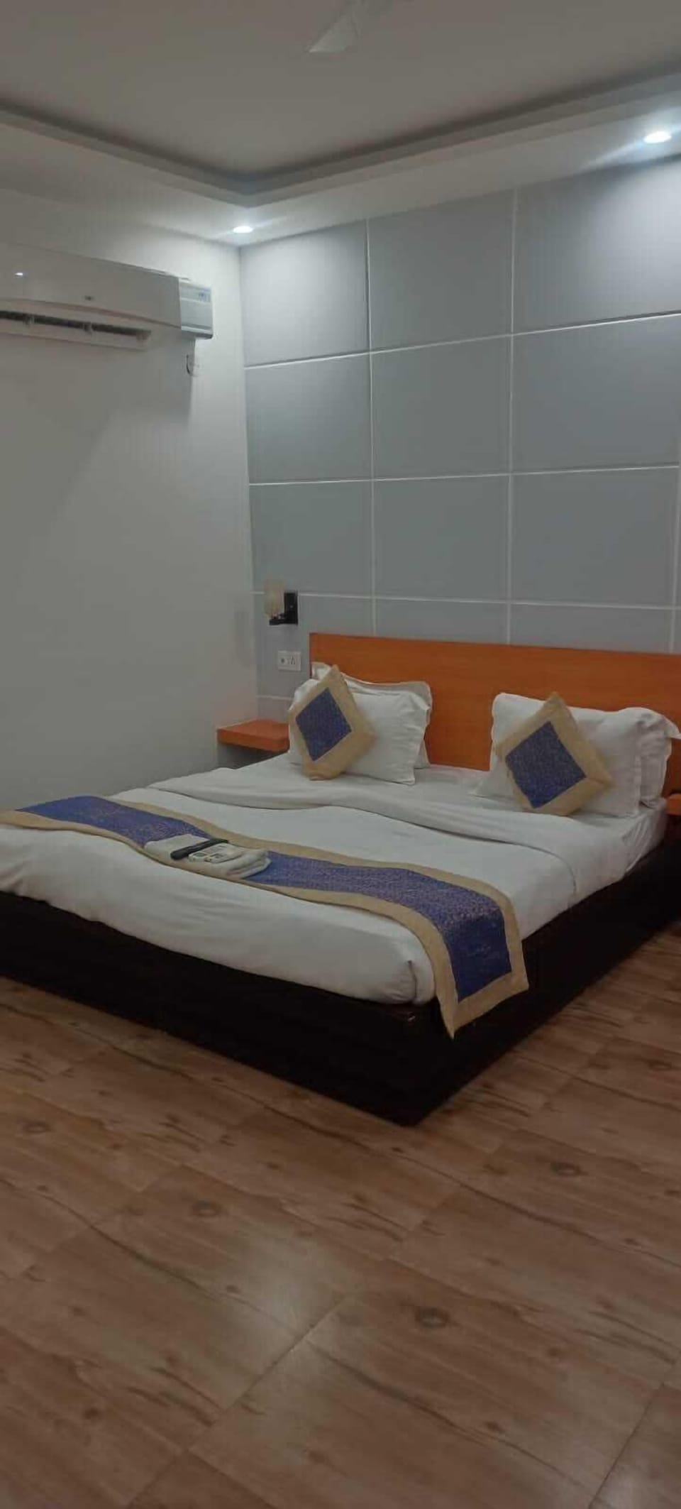 Deluxe Room, Balcony | Desk, laptop workspace, blackout drapes, iron/ironing board