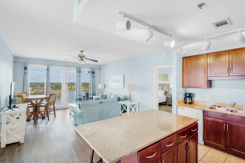 Condo, Multiple Beds (Laketown Wharf 838) | Interior