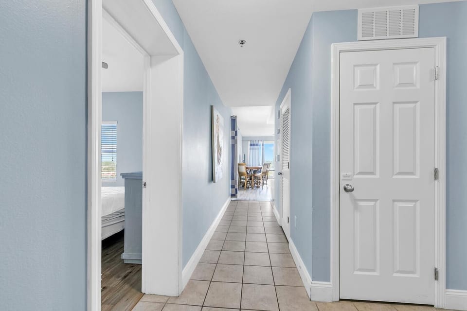 Condo, Multiple Beds (Laketown Wharf 838) | Interior