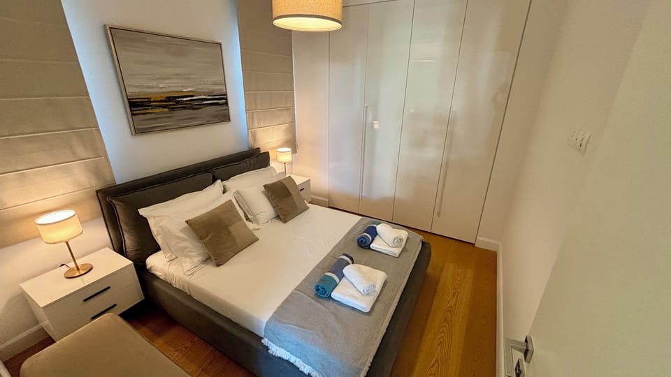 Deluxe Apartment | 1 bedroom, blackout drapes, iron/ironing board, WiFi (free)