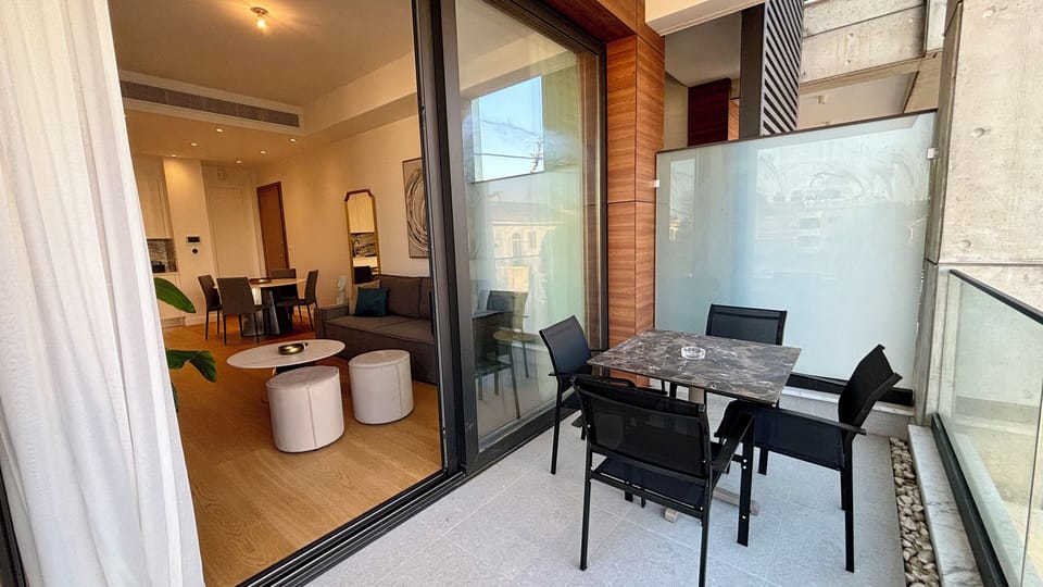 Deluxe Apartment | Balcony