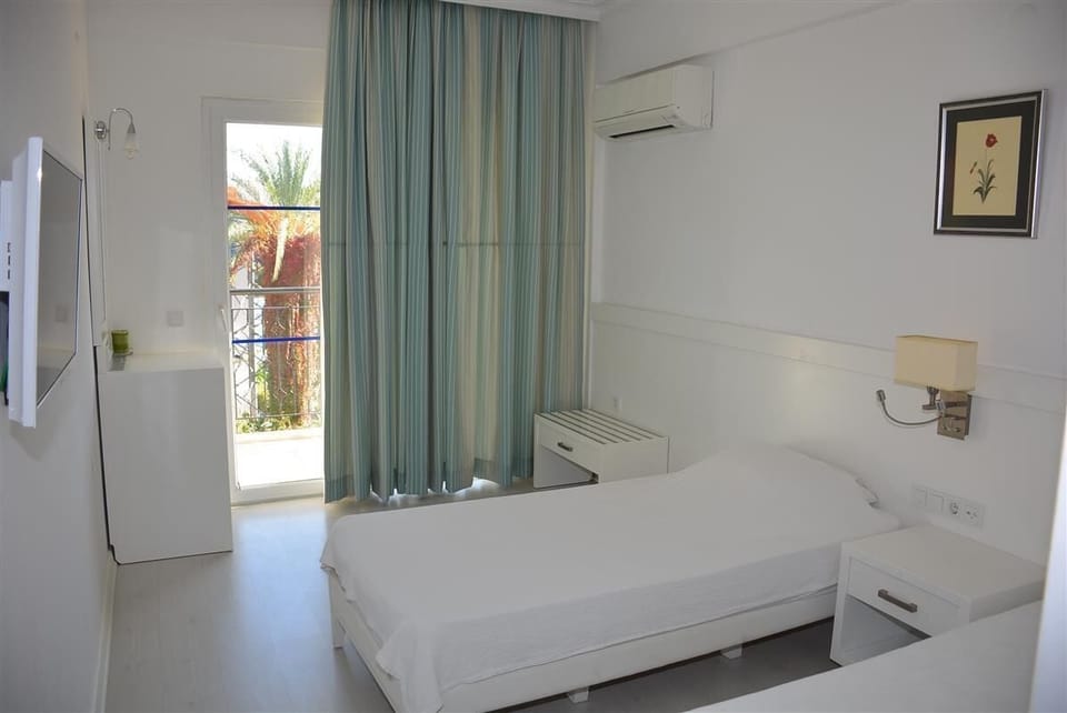 Standard Room, Balcony, City View | Free WiFi