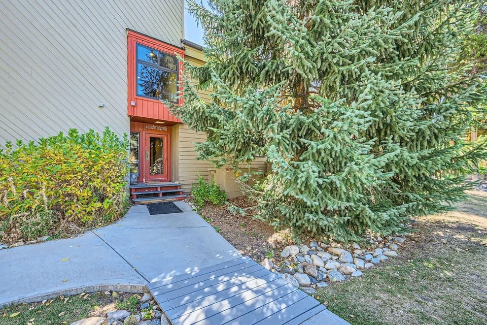 Condo, 2 Bedrooms | Exterior detail