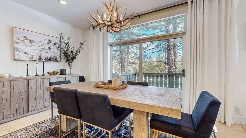 Townhome, 4 Bedrooms | Dining